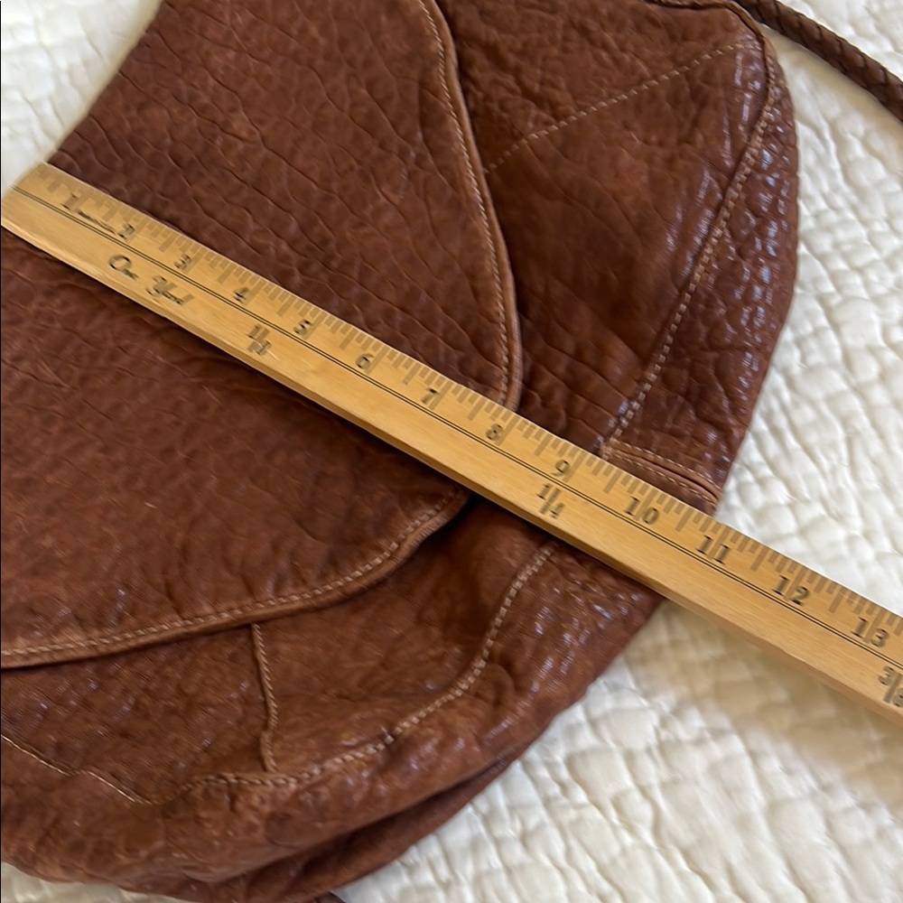 Tylie Malibu Brown Leather Shoulder Bag with Vintage Charm - Picture 9 of 10